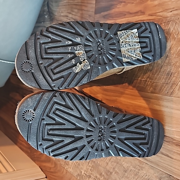 Ugg Bailey Button Suede Boots - Picture 8 of 9